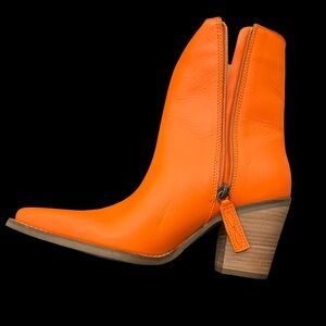 NEW Dingo 1969 Orange Leather Western Solid  Ankle Boots size 7